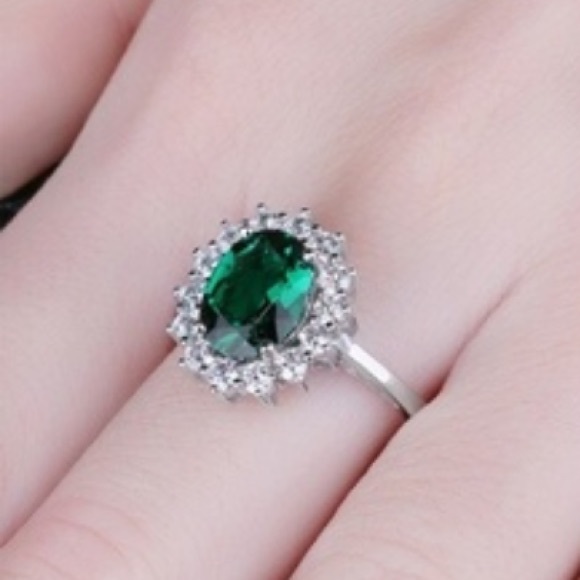 The Emerald Ring - Picture 3 of 3